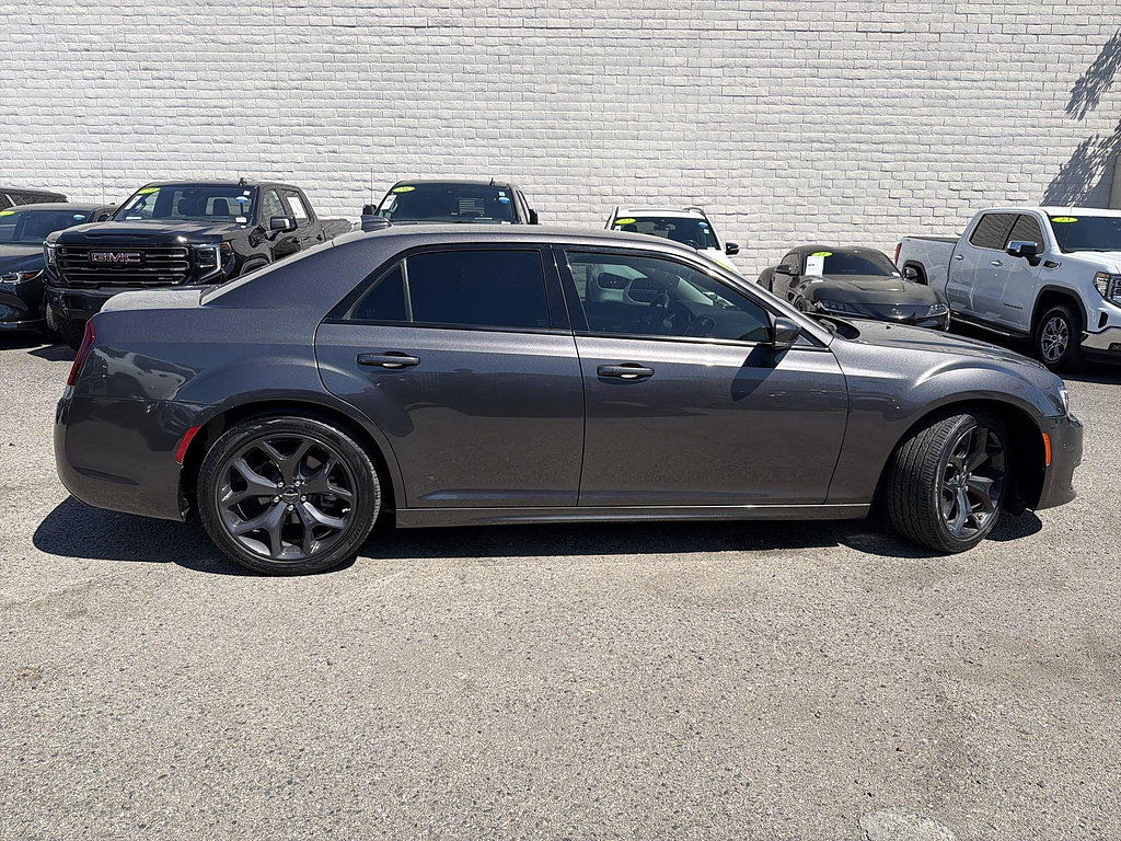 Used 2022 Chrysler 300 Touring L w/ Safetytec Plus Group RWD image 4