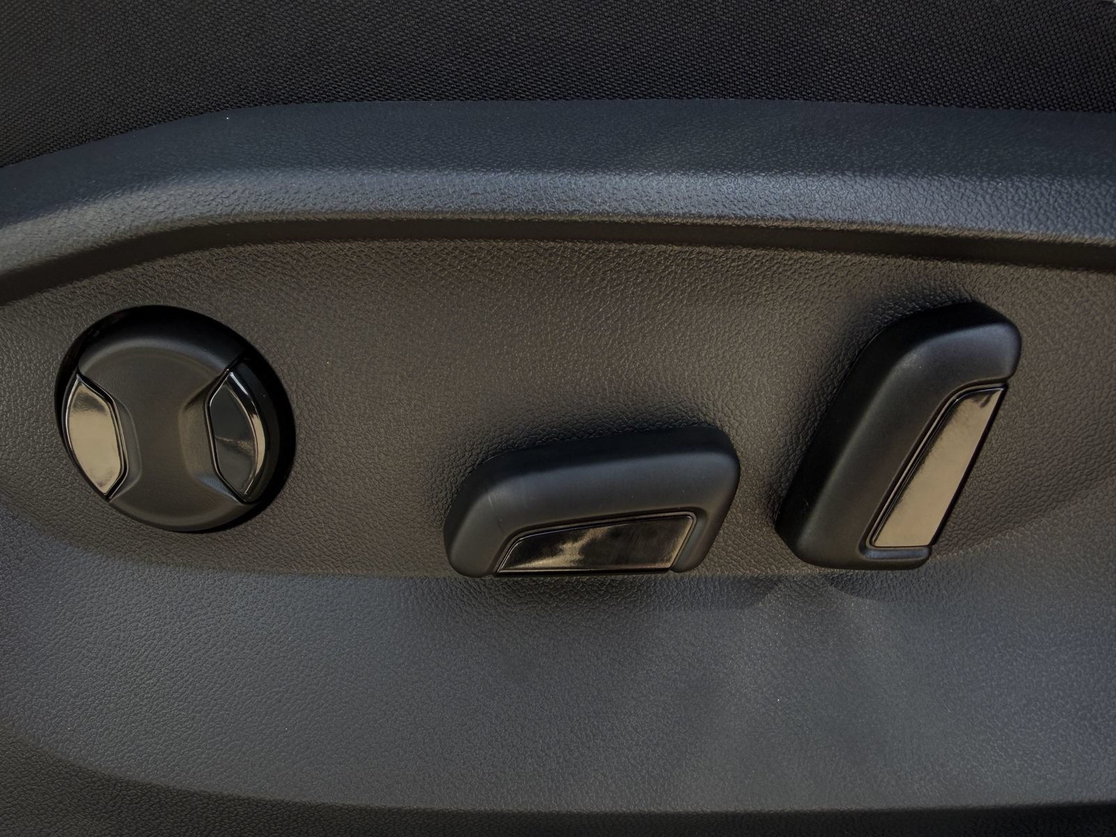 New 2026 Volkswagen Taos SEL AWD/4WD image 26