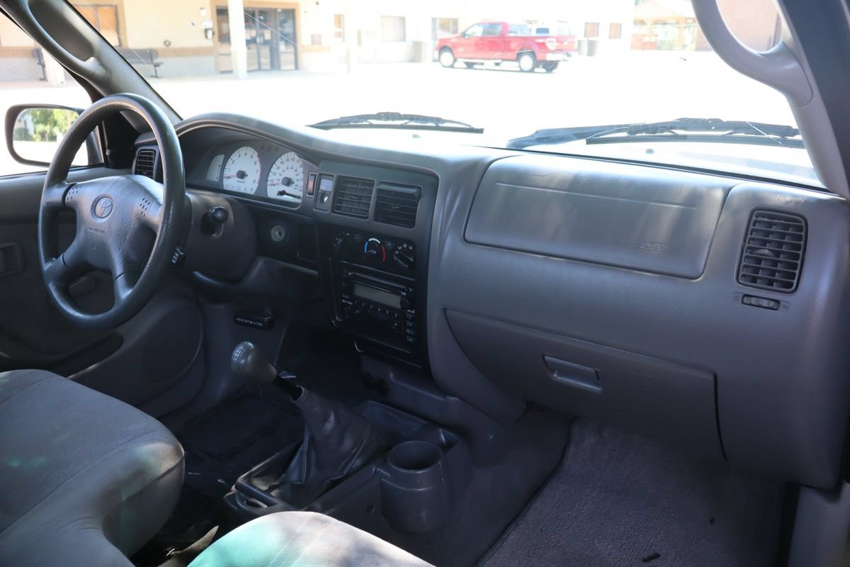 Used 2002 Toyota Tacoma 2WD Xtracab w/ SR5 Pkg w/ Chrome Pkg image 16