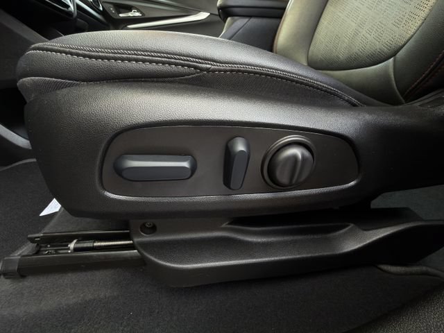 Certified 2023 Chevrolet Bolt EUV LT w/ Convenience Package FWD image 28