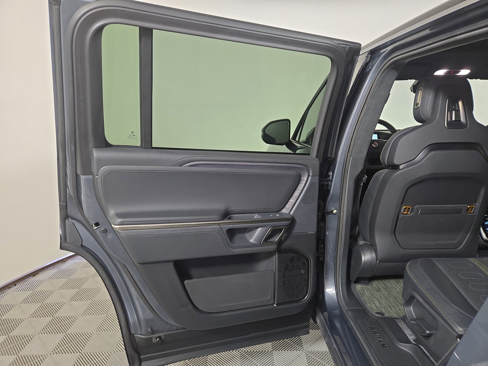 Used 2024 Rivian R1S Adventure AWD/4WD image 17