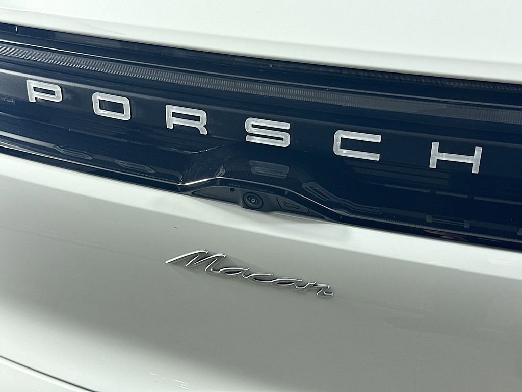 Certified 2025 Porsche Macan Electric image 33