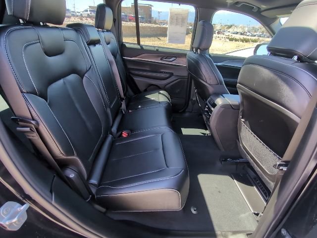 Used 2024 Jeep Grand Cherokee Limited w/ Luxury Tech Group II image 31