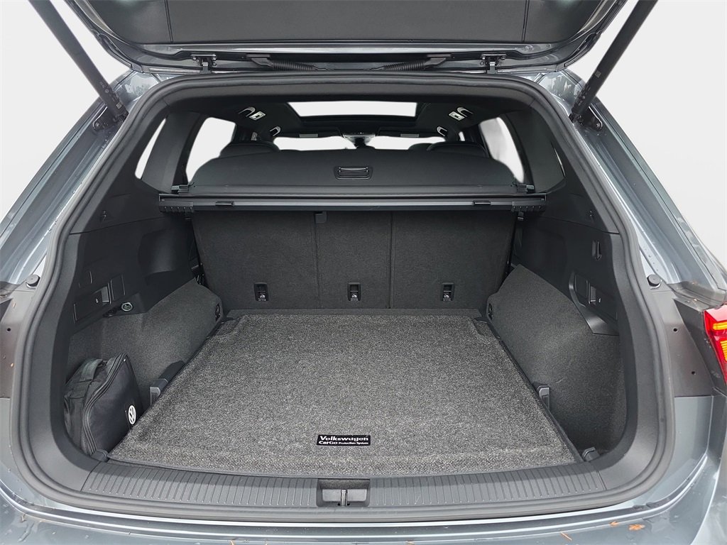 Used 2022 Volkswagen Tiguan SE R-Line image 14