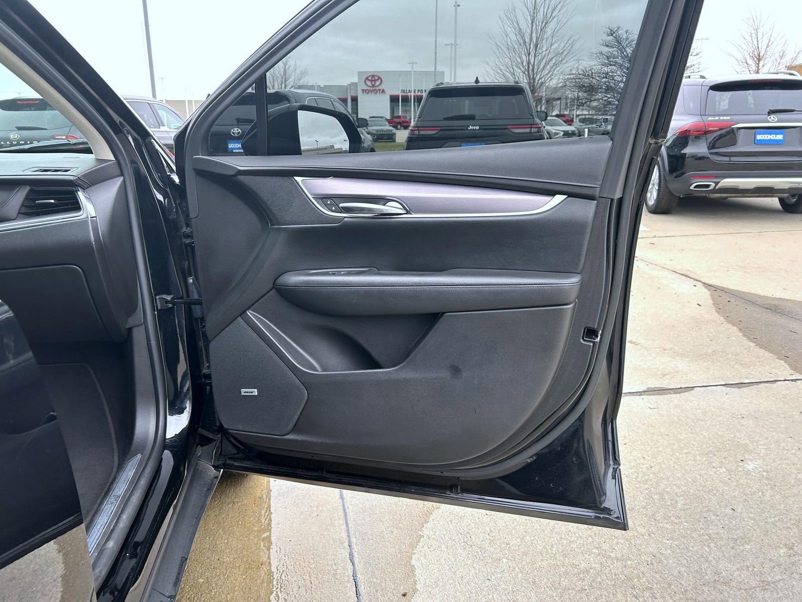 Used 2017 Cadillac XT5 Luxury w/ Driver Awareness Package image 16