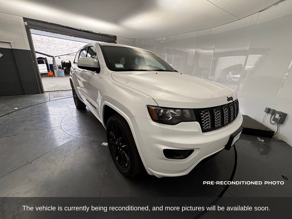 Used 2021 Jeep Grand Cherokee Laredo X AWD/4WD image 3