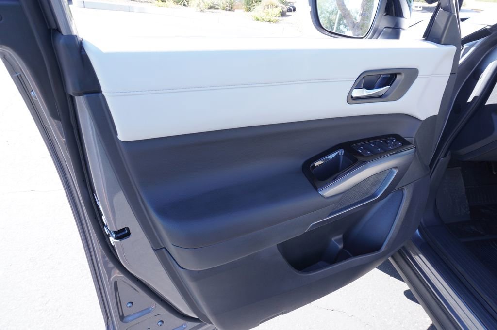 New 2026 Nissan Pathfinder SL FWD image 15