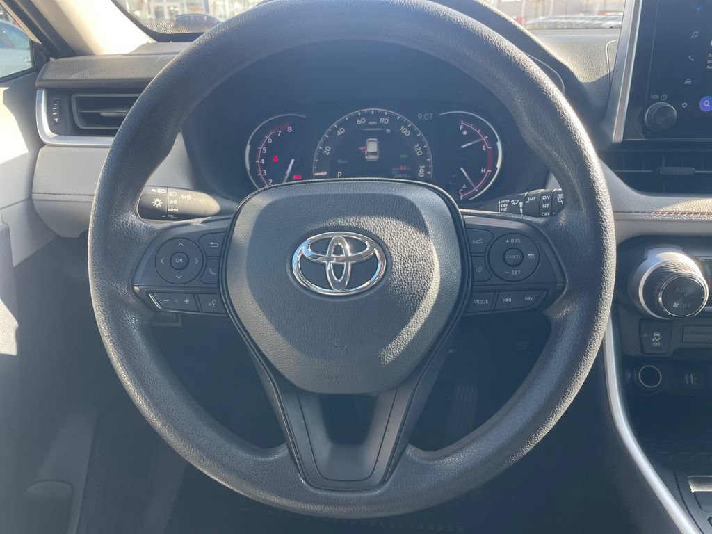 Used 2025 Toyota RAV4 XLE AWD/4WD image 11