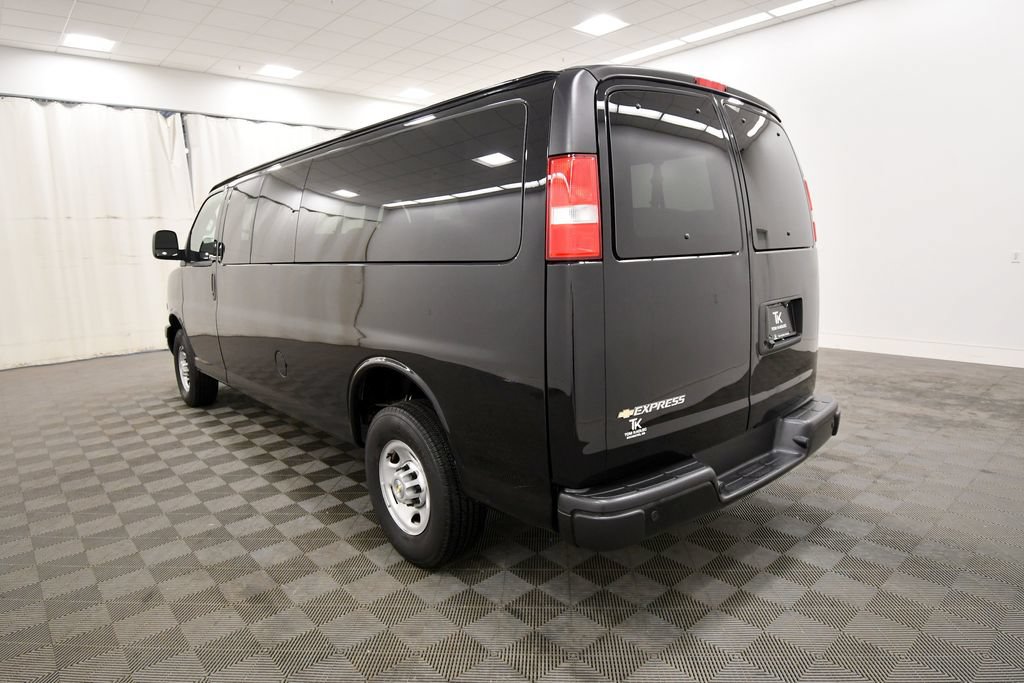Used 2025 Chevrolet Express 3500 LS RWD image 5