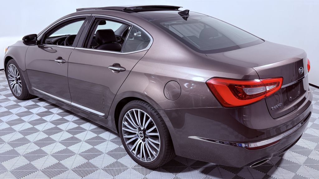 Used 2014 Kia Cadenza Premium w/ Technology Package FWD image 5