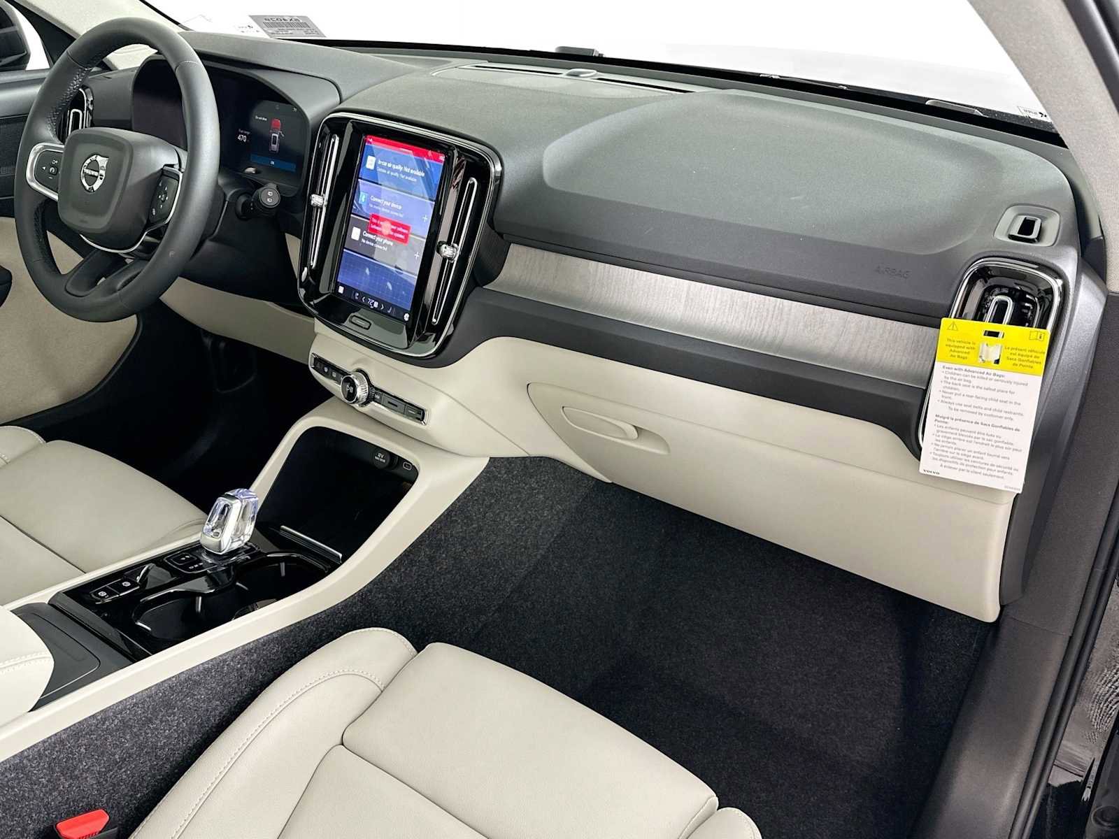 Certified 2025 Volvo XC40 B5 Plus w/ Protection Package Premier image 27