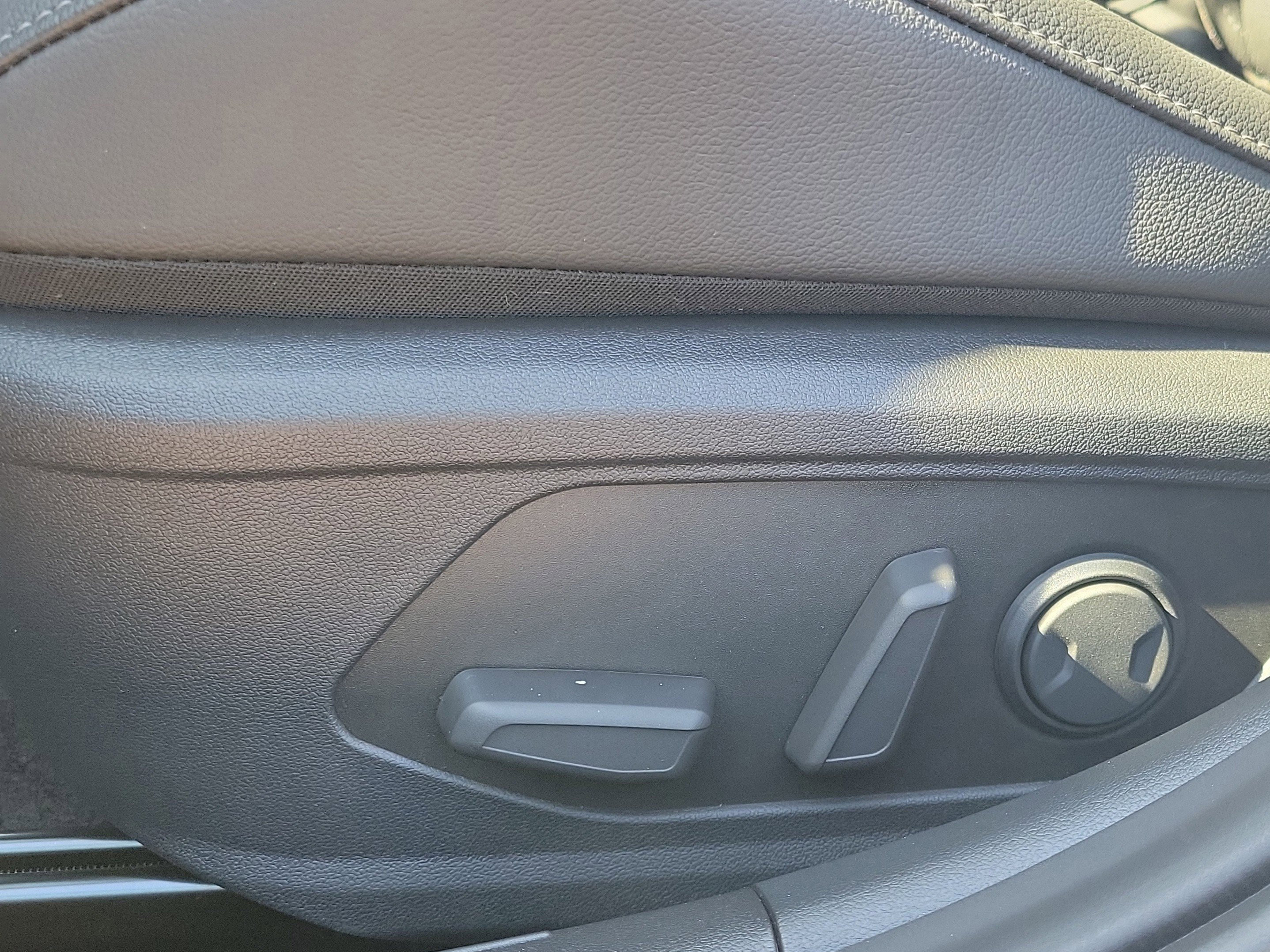 New 2026 Hyundai Elantra Limited image 32