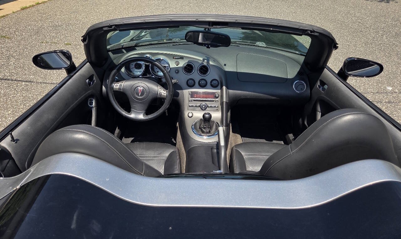 Used 2006 Pontiac Solstice Convertible w/ Premium Package RWD image 5