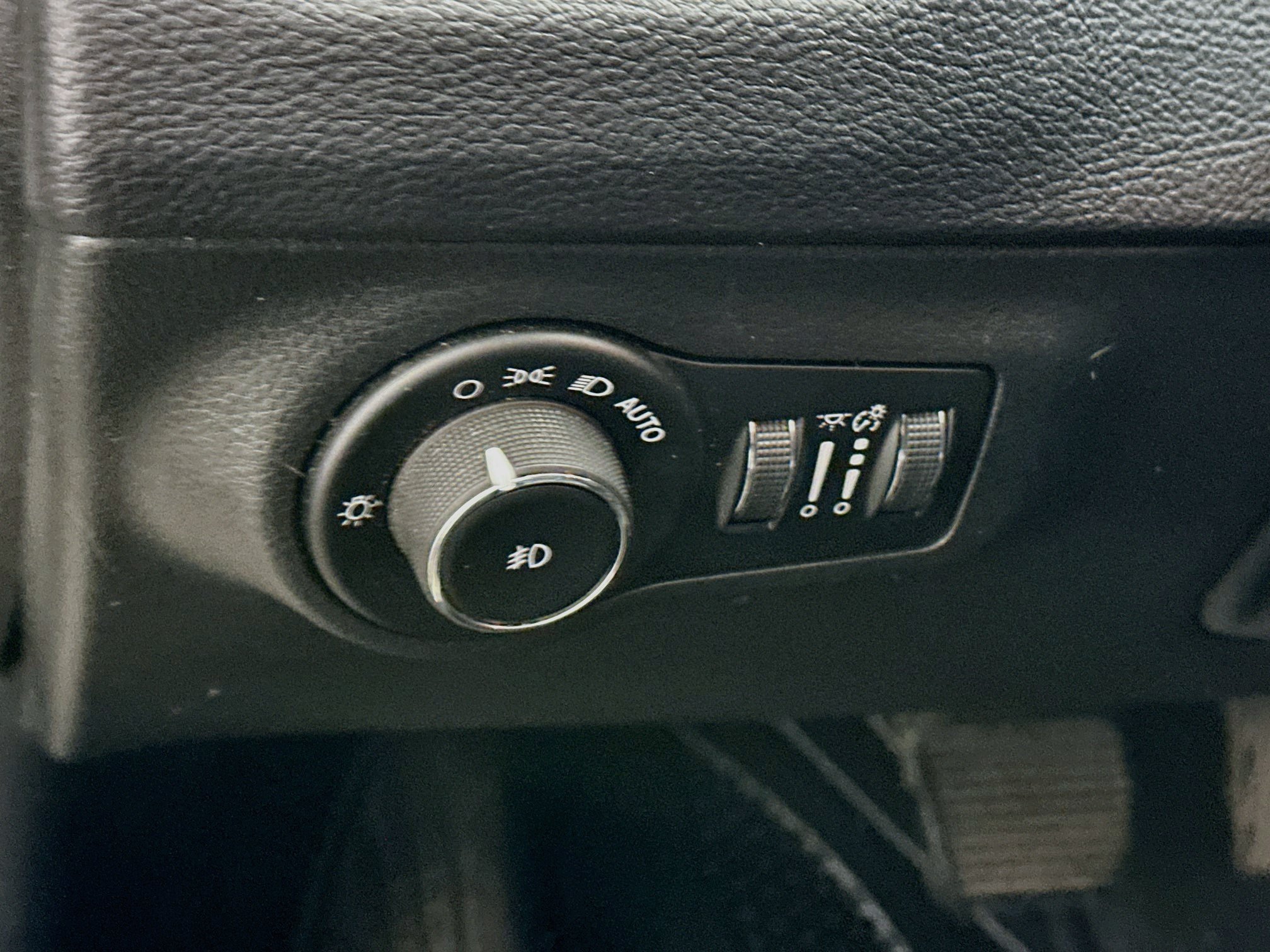 Used 2017 Jeep Compass Trailhawk w/ Leather Interior Group AWD/4WD image 17