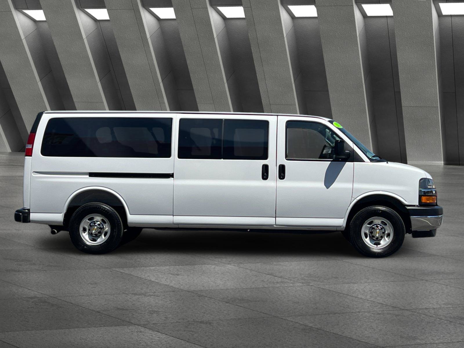 Used 2025 Chevrolet Express 3500 LT w/ LT Preferred Equipment Group RWD image 3