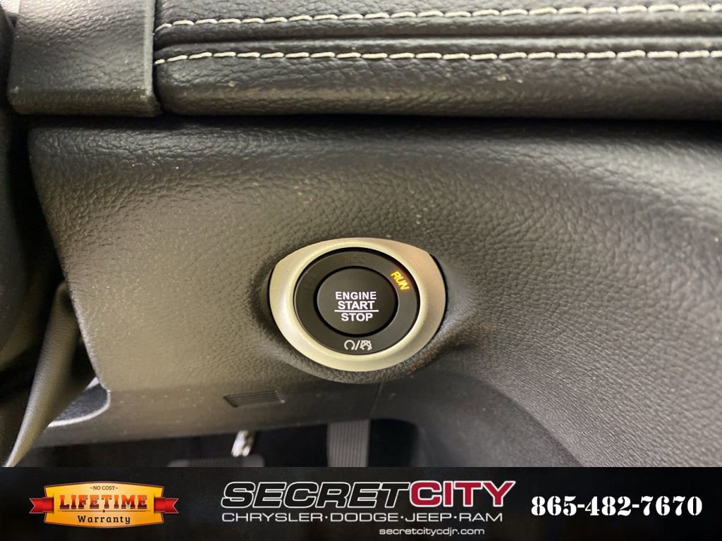 New 2026 Chrysler Pacifica Select image 18