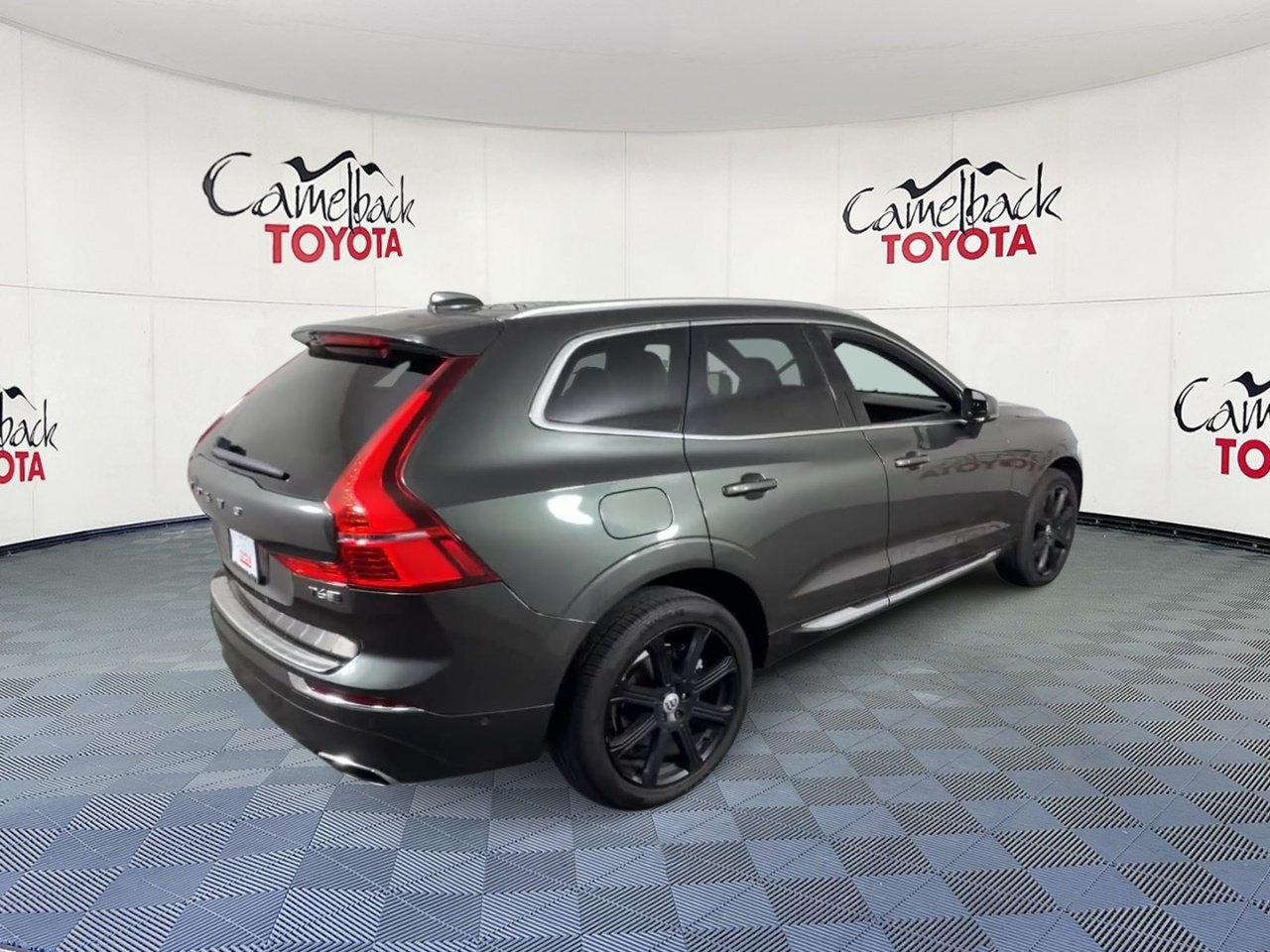 Used 2018 Volvo XC60 T6 Inscription w/ Luxury Seat Package AWD/4WD image 2