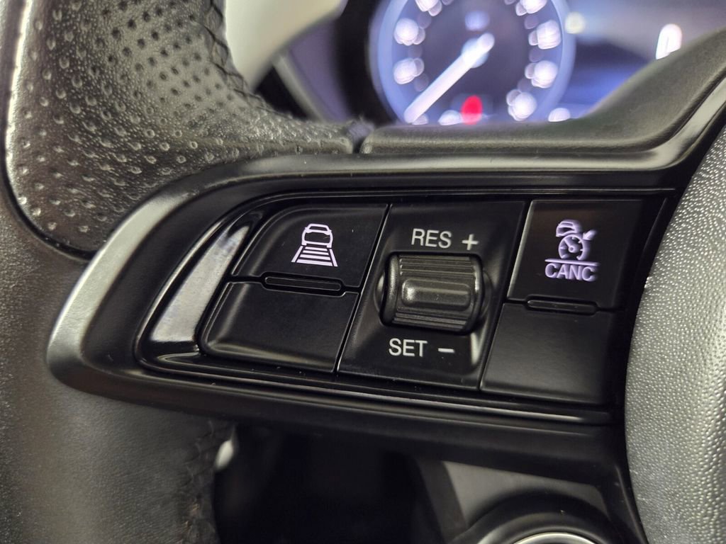 Used 2024 Alfa Romeo Giulia Veloce image 22