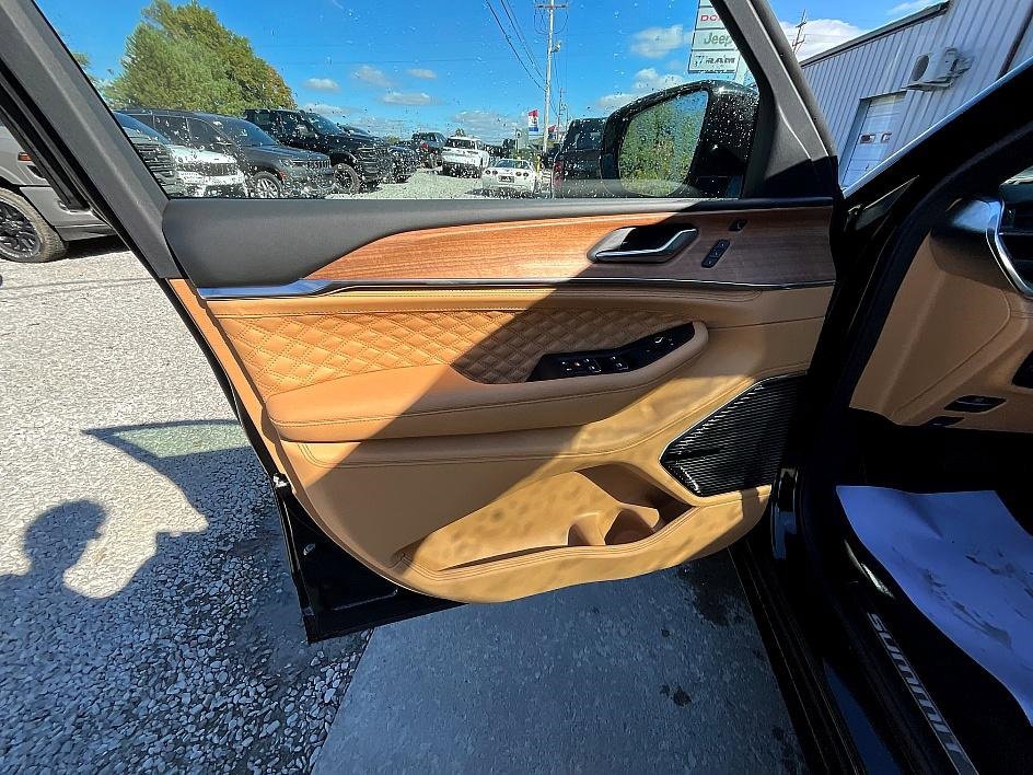 New 2025 Jeep Grand Cherokee L Summit image 14