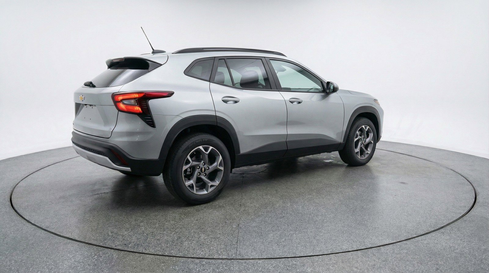 Used 2025 Chevrolet Trax LT image 9