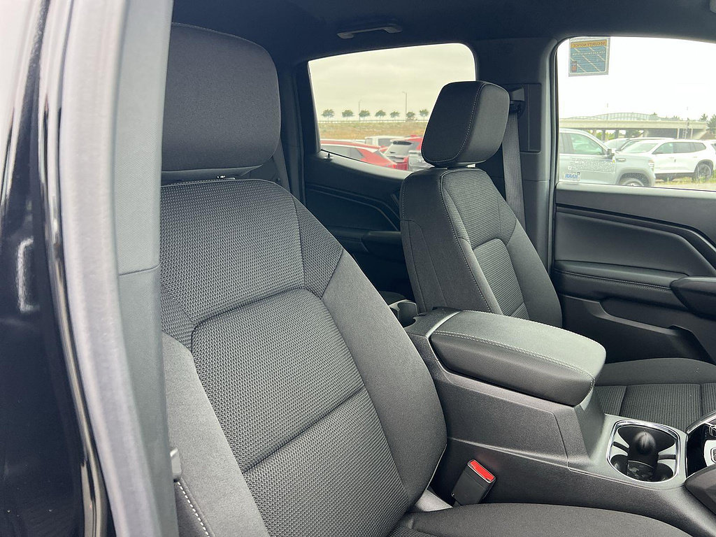 New 2026 GMC Canyon Elevation w/ LPO, Black Badging Package RWD image 31