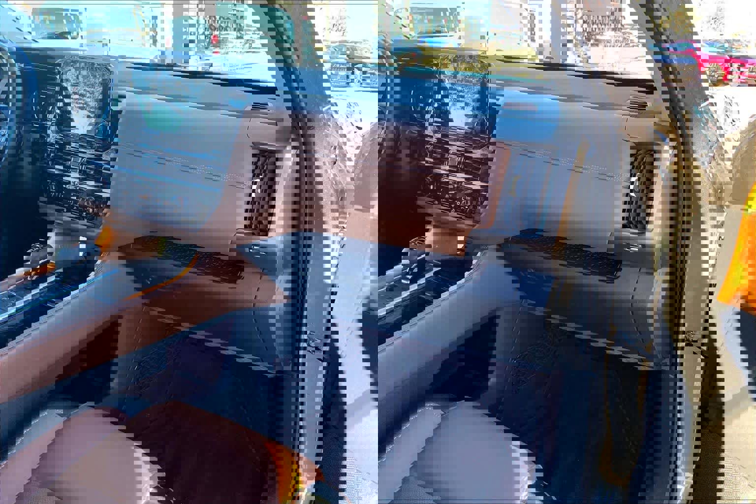 Used 2022 Nissan Pathfinder Platinum w/ Cargo Package image 18