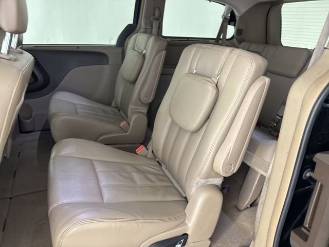 Used 2015 Chrysler Town & Country Touring image 32