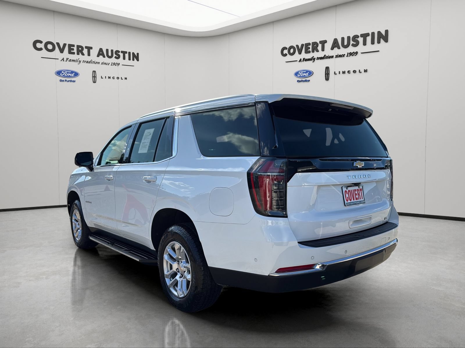 Used 2025 Chevrolet Tahoe LT RWD image 3