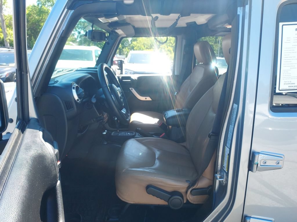 Used 2016 Jeep Wrangler Unlimited Sahara w/ Connectivity Group AWD/4WD image 22