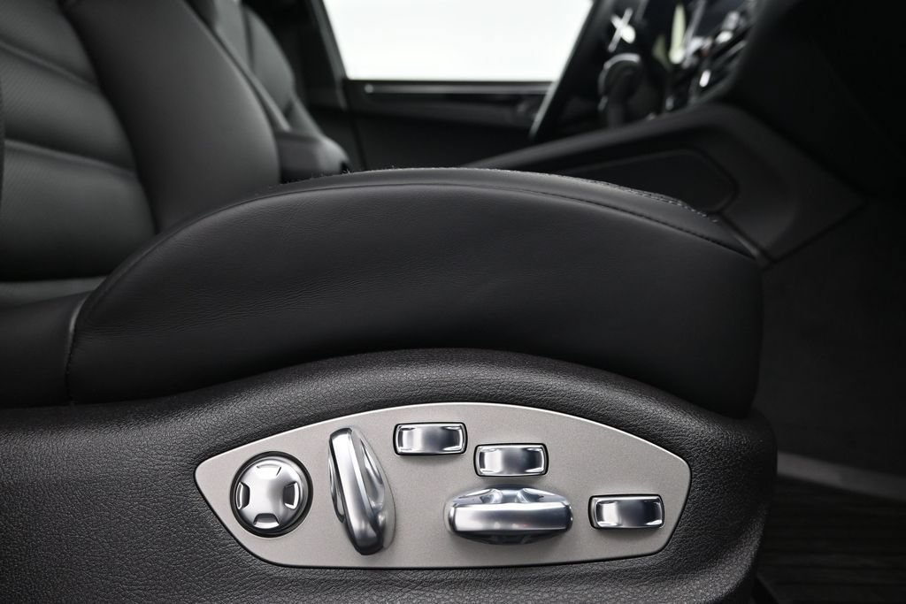 New 2026 Porsche Macan AWD/4WD image 15