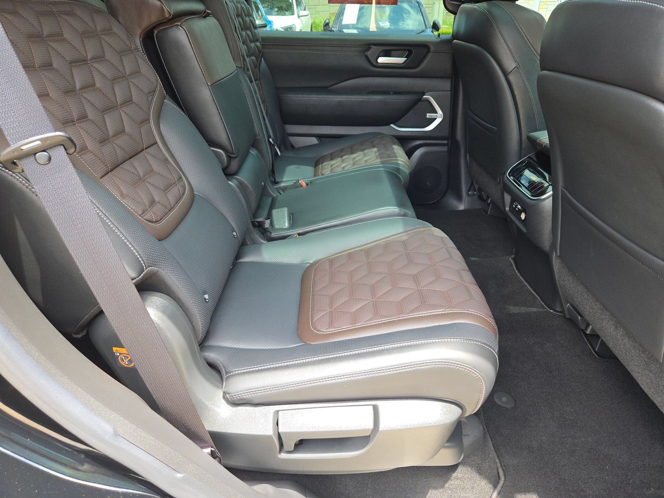 Certified 2025 Nissan Armada Platinum RWD image 26