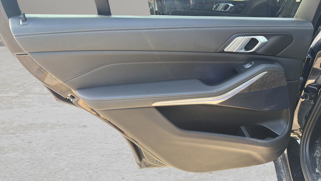 Used 2024 BMW X7 xDrive40i w/ Climate Comfort Package image 13