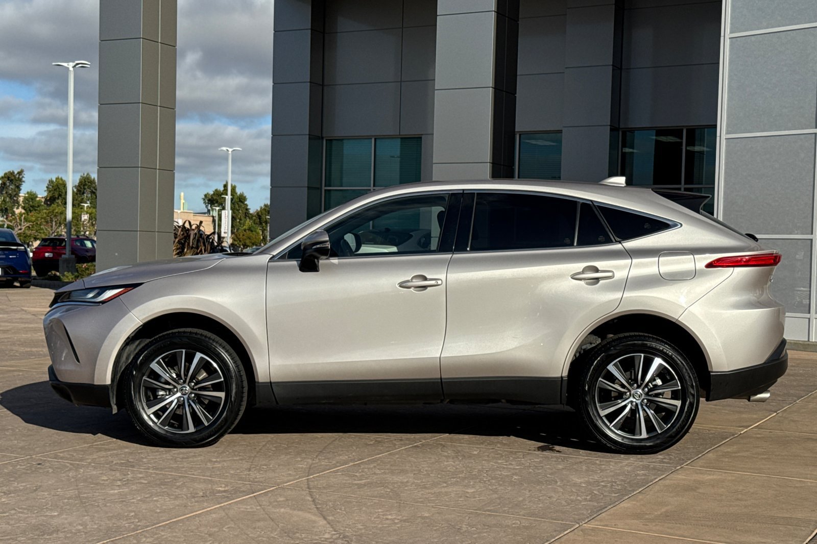 Certified 2024 Toyota Venza LE AWD/4WD image 8