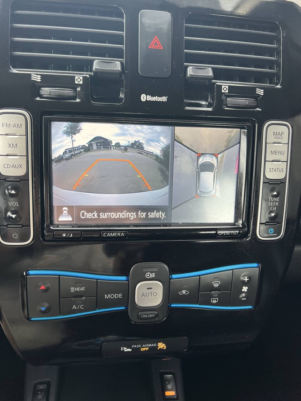 Used 2015 Nissan Leaf SL w/ Premium Package FWD image 15