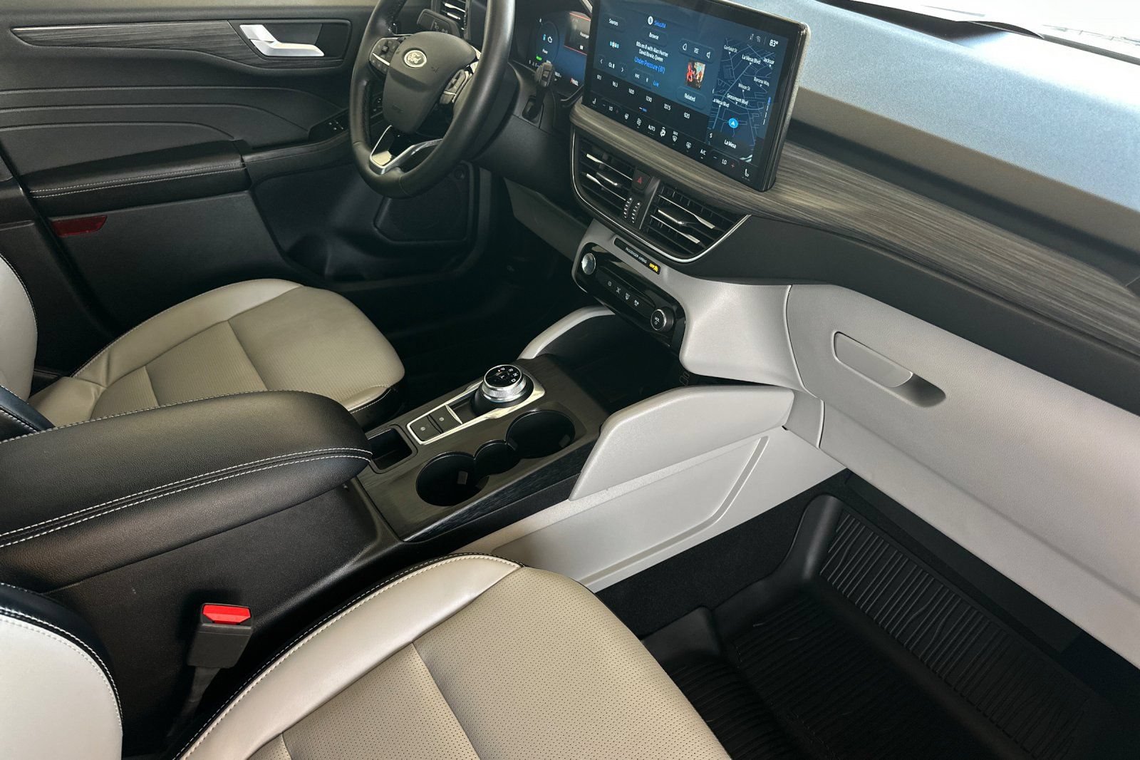 Certified 2025 Ford Escape Platinum FWD image 15