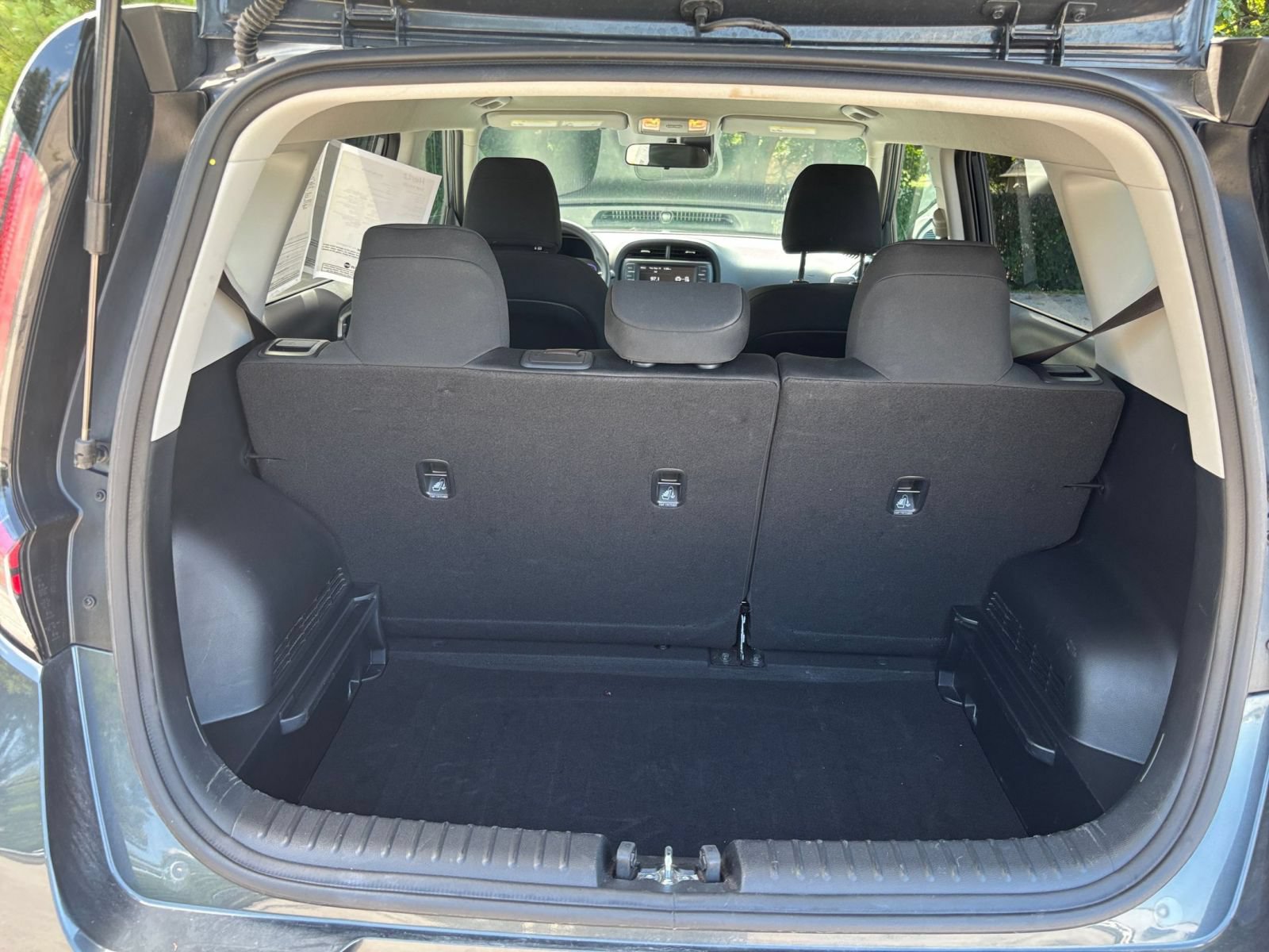Used 2025 Kia Soul LX w/ LX Technology Package FWD image 28