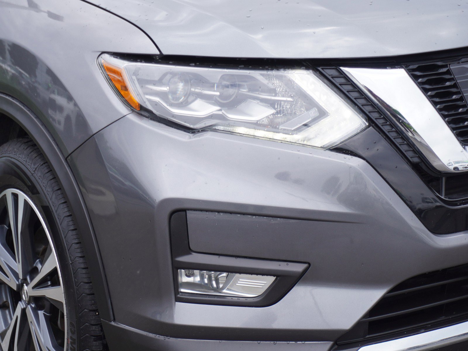 Used 2017 Nissan Rogue SL w/ SL Premium Package FWD image 3