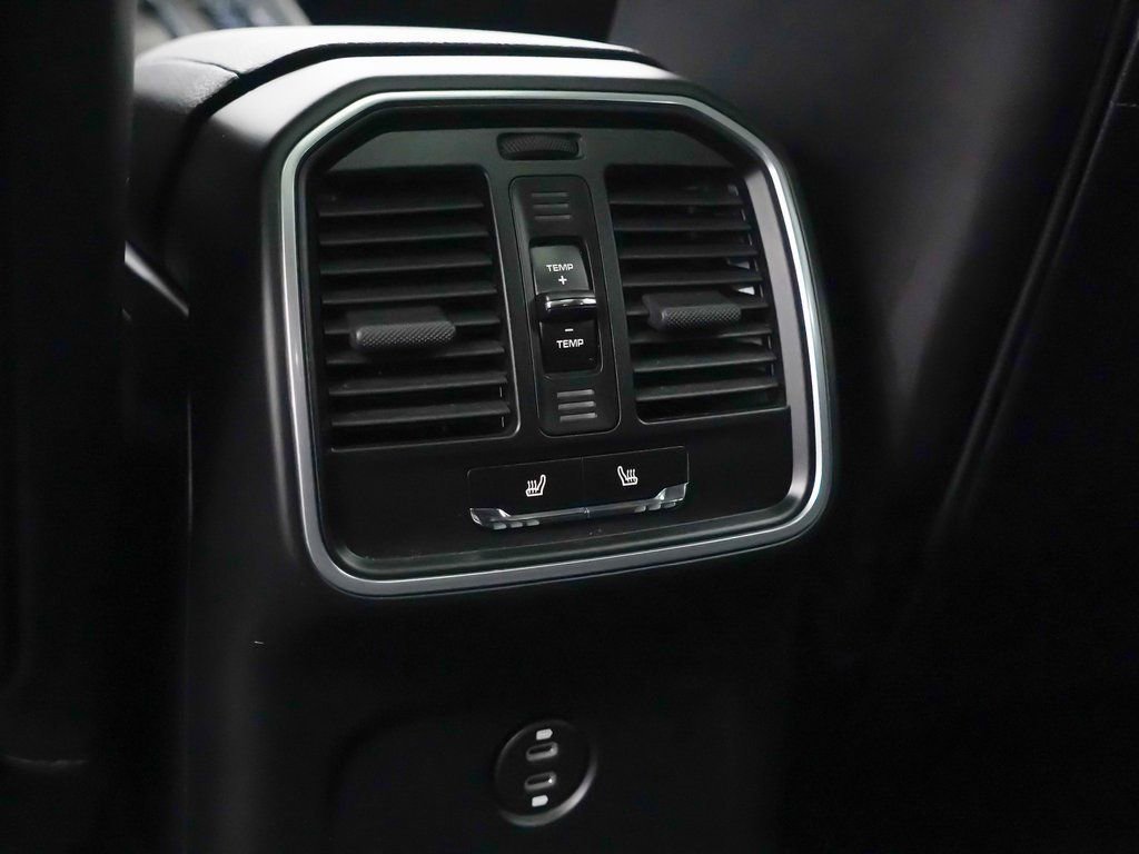 Certified 2025 Porsche Macan image 20