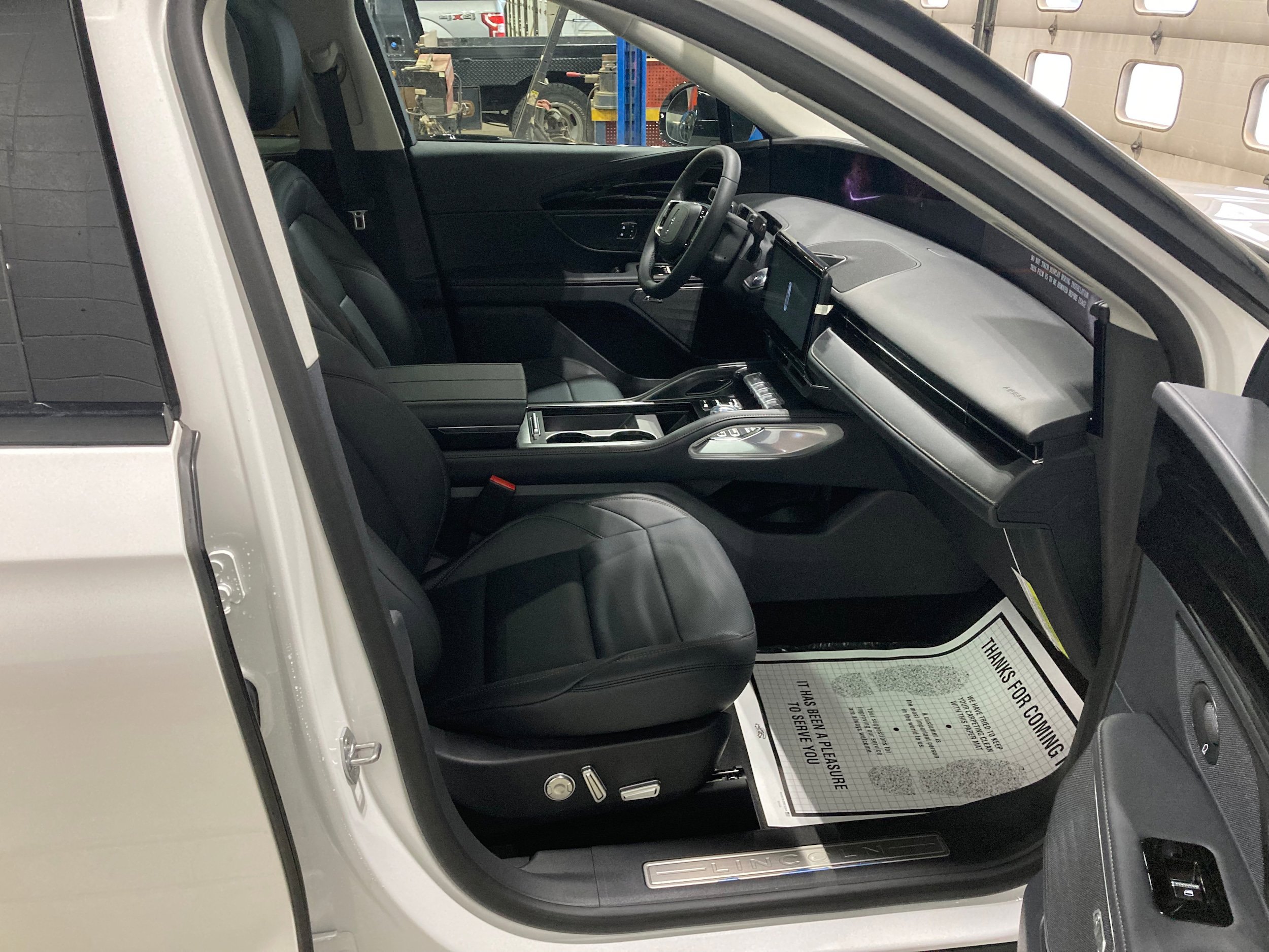 Used 2026 Lincoln Nautilus Premier w/ Equipment Group 102A image 4