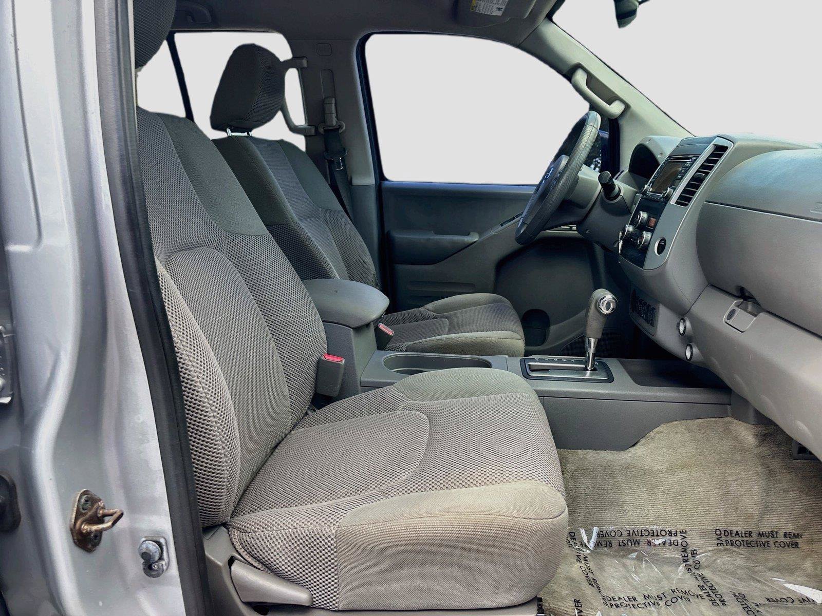 Used 2015 Nissan Frontier SV w/ SV Value Truck Package RWD image 23