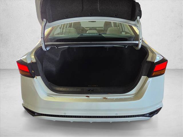 Used 2024 Nissan Altima 2.5 SV FWD image 16