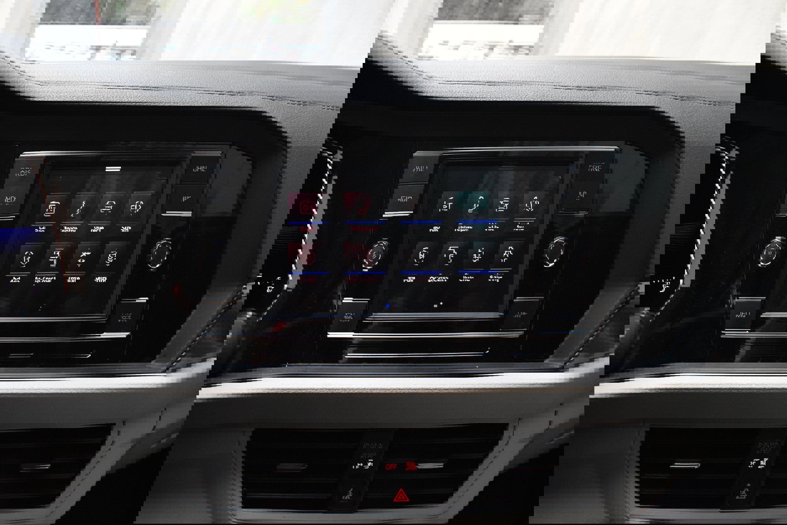 Used 2022 Volkswagen Jetta SE image 36