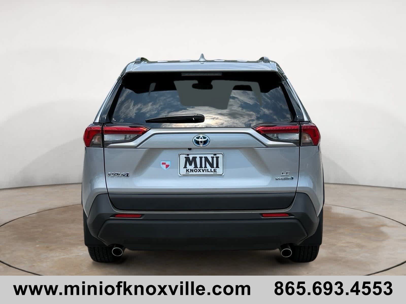 Used 2024 Toyota RAV4 LE AWD/4WD image 4