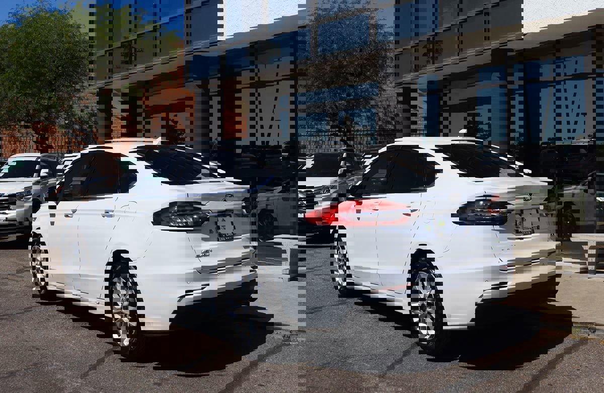 Used 2020 Ford Fusion SE image 9