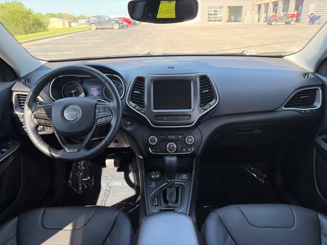 Used 2019 Jeep Cherokee Trailhawk AWD/4WD image 15