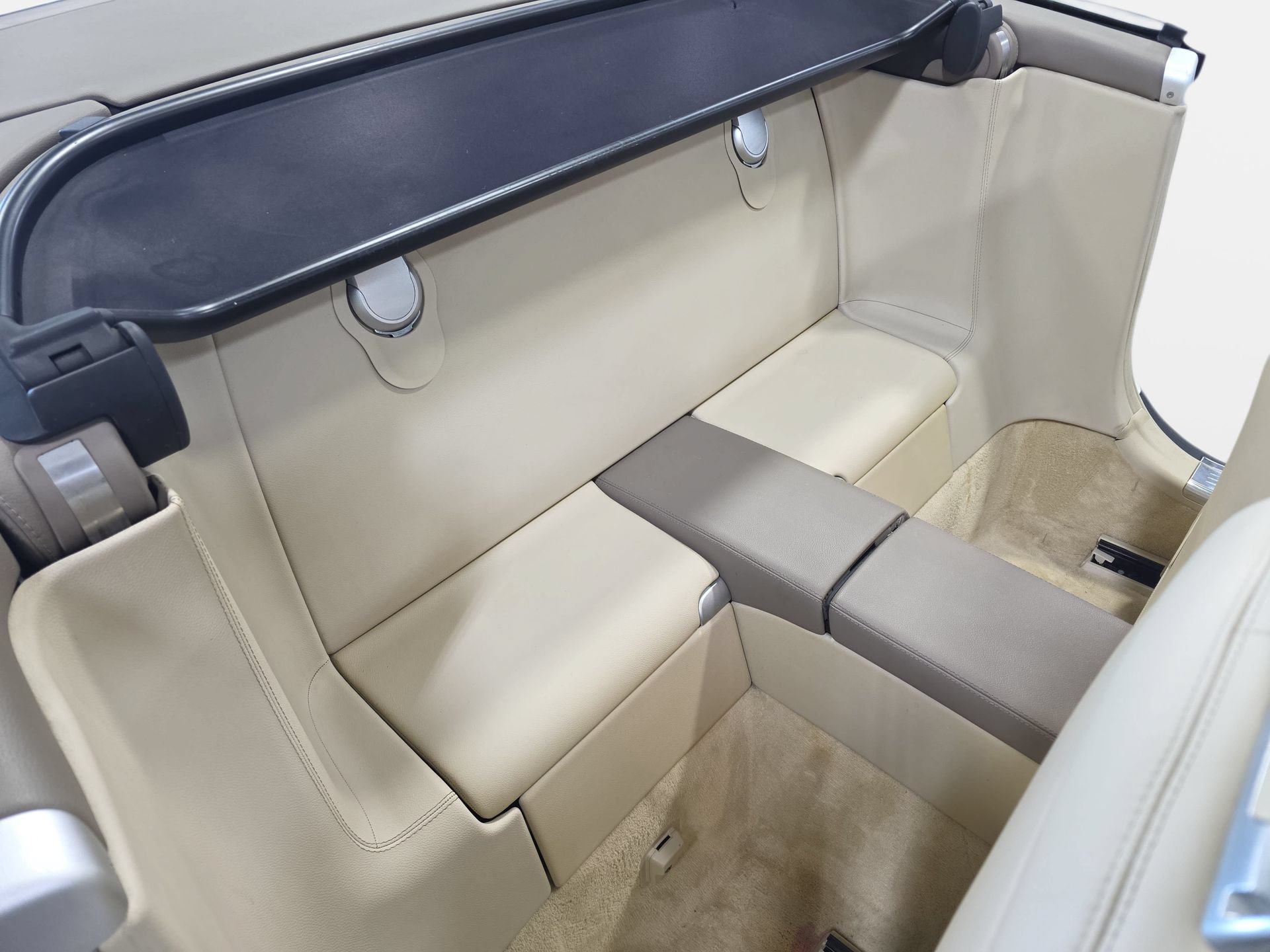 Used 2011 Mercedes-Benz SL 550 image 11
