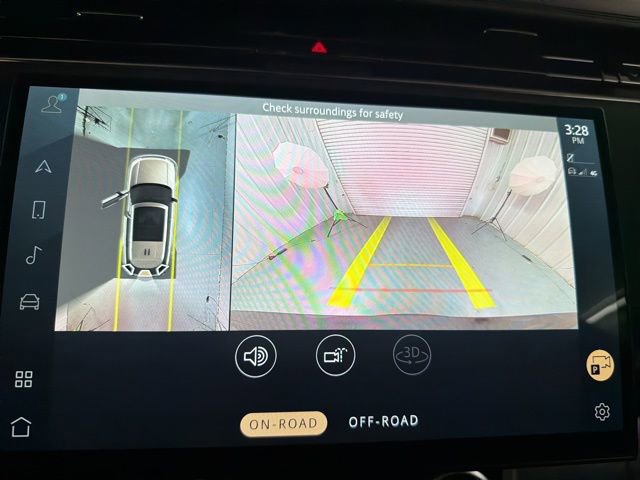 Used 2023 Land Rover Range Rover Long Wheelbase SE image 32