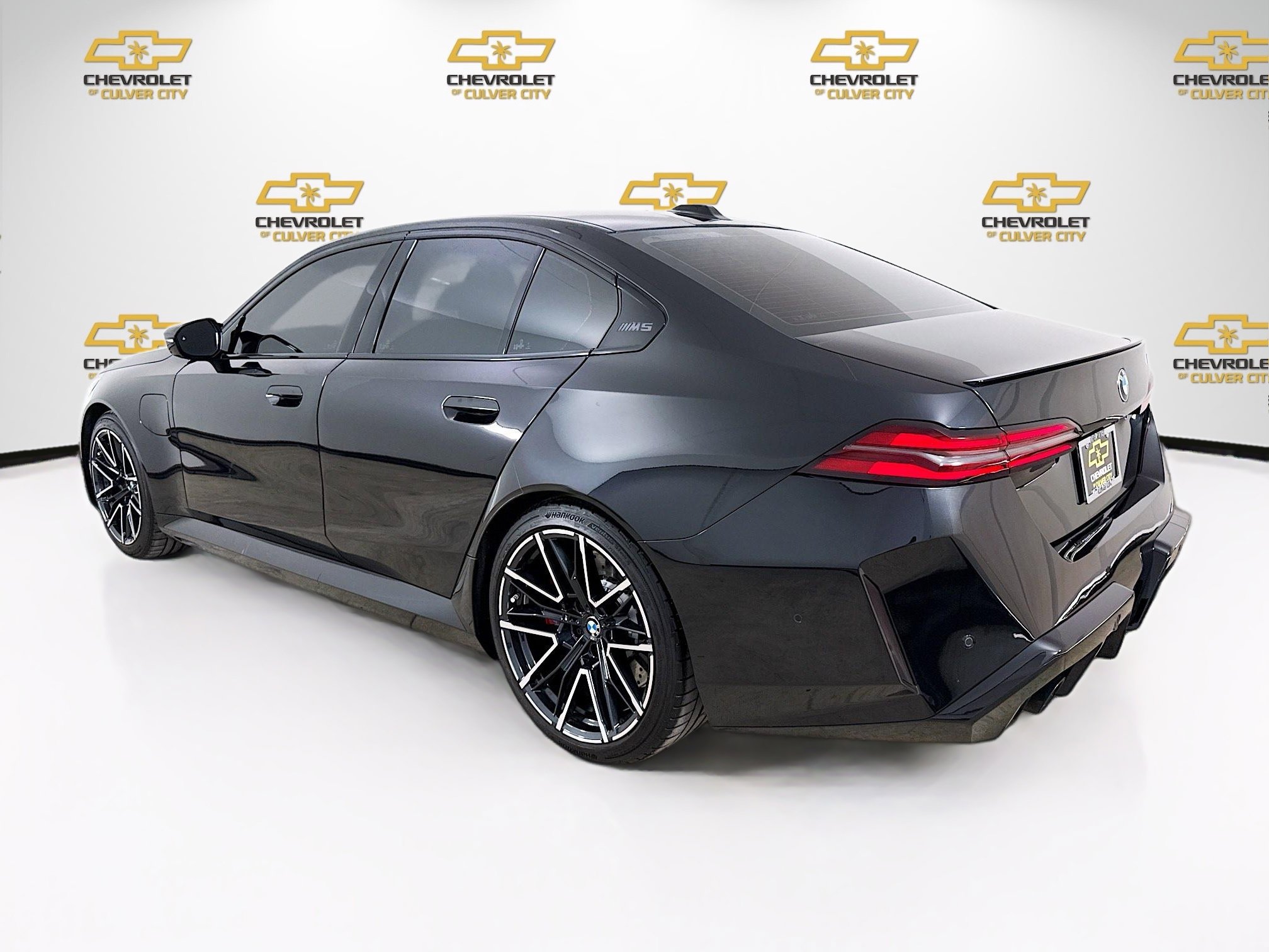 Used 2025 BMW M5 w/ Executive Package image 5