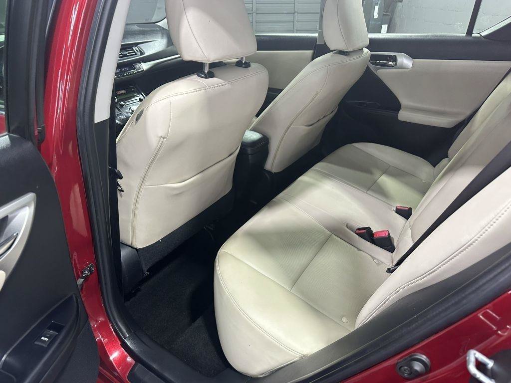 Used 2013 Lexus CT 200h FWD image 29