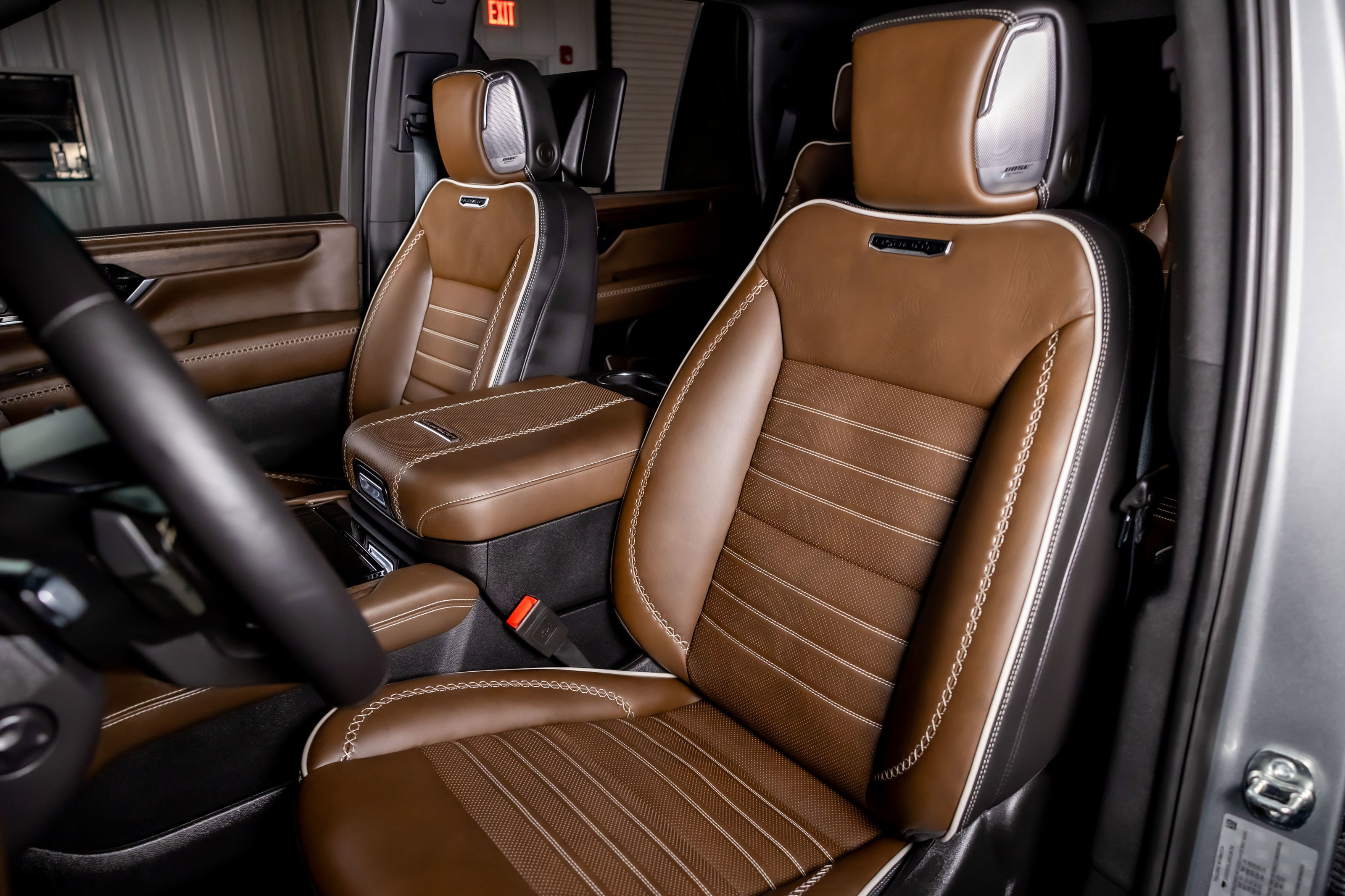 Used 2025 GMC Yukon Denali Ultimate w/ LPO, Floor Liner Package image 4